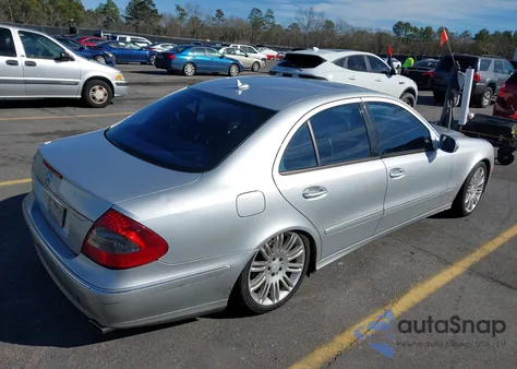 2008 Mercedes-Benz E 550 z USA, uszkodzony, nr VIN WDBUF72X18B329890